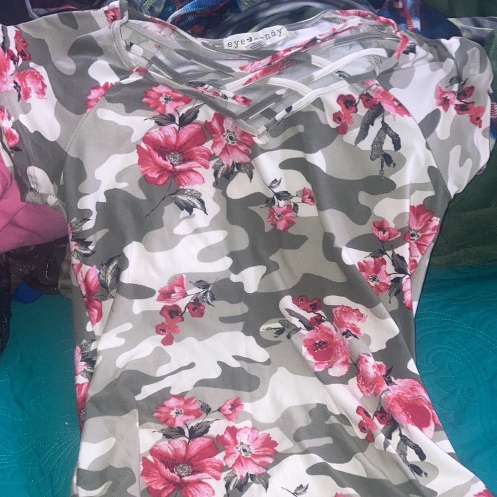 Camo vneck